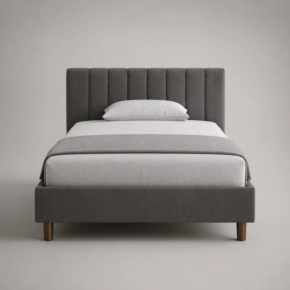 Letto matrimoniale imbottito in tessuto grigio con testiera a pannelli verticali 160 x 200 cm