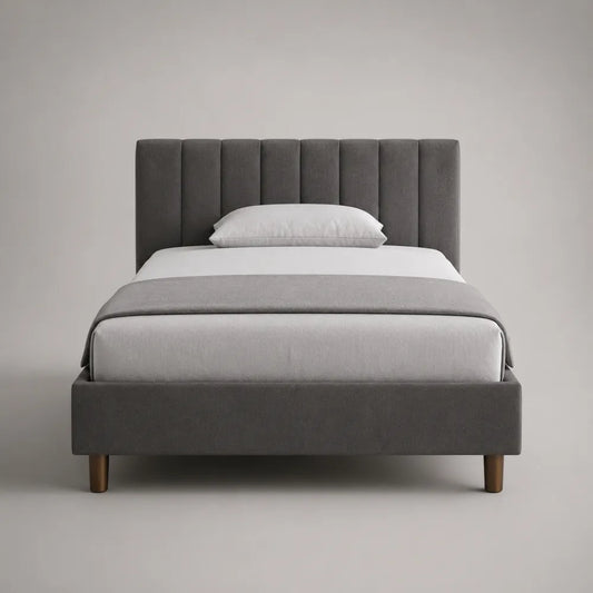 Letto matrimoniale imbottito in tessuto grigio con testiera a pannelli verticali 160 x 200 cm